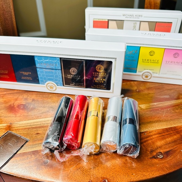 Atomizers Your Choice of Fragrance Complete the Look $35 with Purchase Bundle - Picture 10 of 16